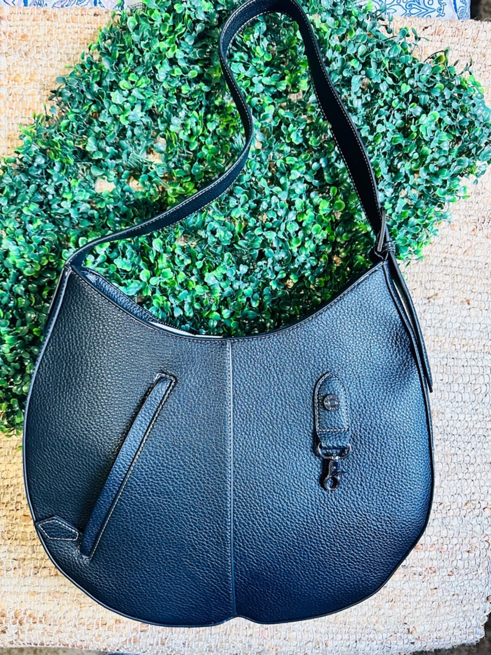 Classic Black Leather Shoulder Bag -